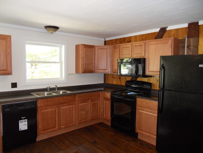 Building Photo - 1000 Main Rd Unit Apt 1
