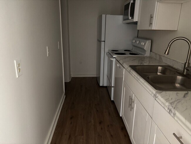 Photo - 1103 E Main St Unit Apt 1