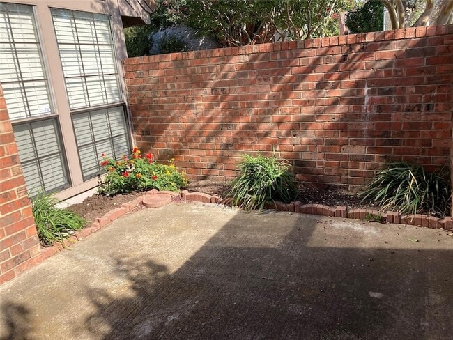 Photo - 18240 Midway Rd