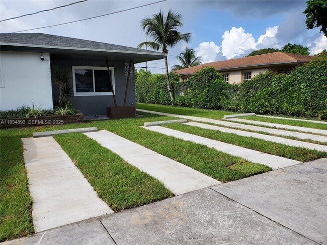 Building Photo - 1170 NE 111th St Unit 1170