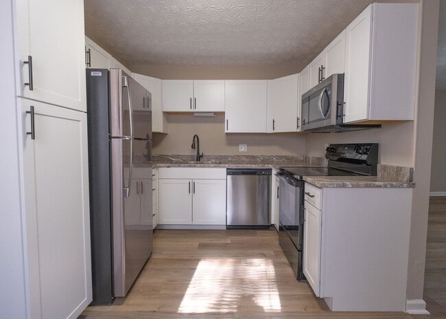 Photo - Cozy 2 bedroom, 1 bath duplex - Oconee Connector