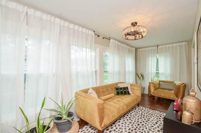 Building Photo - 4315 Fernwood Dr Rental
