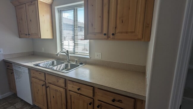 Photo - 3 Bed 2.5 Townhome