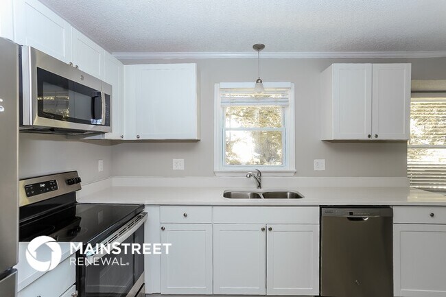 Photo - 696 Journey St SW