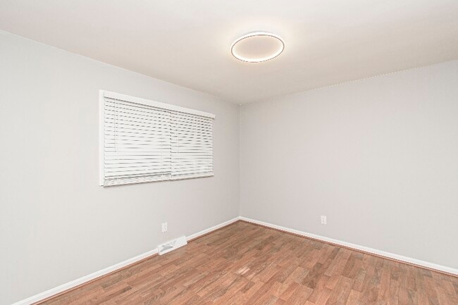 Photo - 1825 Sussex Rd