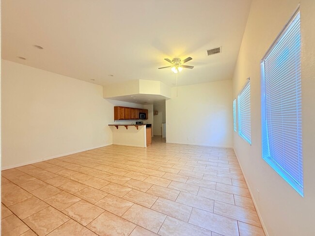 AVAILBLE NOW!! 3 Bedroom 2 Bathroom Duplex... - AVAILBLE NOW!! 3 Bedroom 2 Bathroom Duplex... Townhome