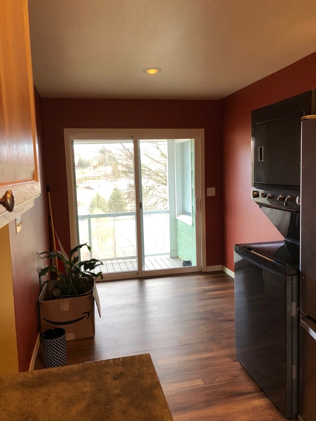 Photo - 310 SE Dilke St Unit B