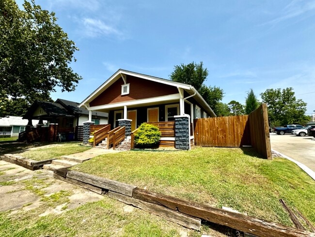 1007 S Quincy Ave