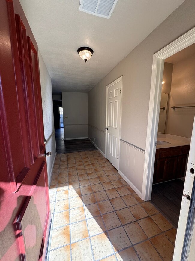 1844 Cherokee Dr