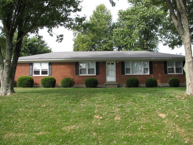 Building Photo - Private Setting Great Location Brick Home For Rent
