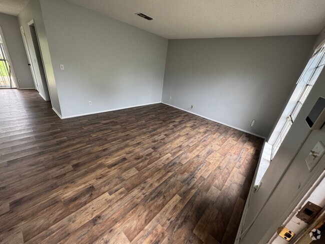 Building Photo - 6105 Cherry Hill Rd Rental