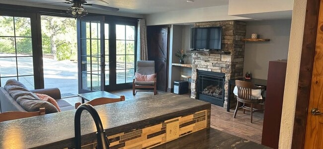 Photo - 320 Discovery Ct
