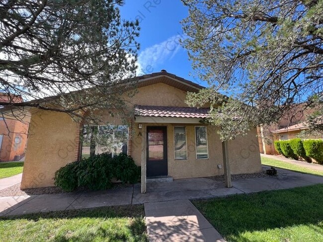 2 Bedroom 2 Bathroom & 1 Car Garage - 2 Bedroom 2 Bathroom & 1 Car Garage House