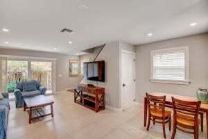 Photo - 137 NE 7th Ave