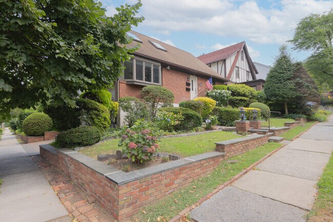 Photo - 55 W Devonia Ave