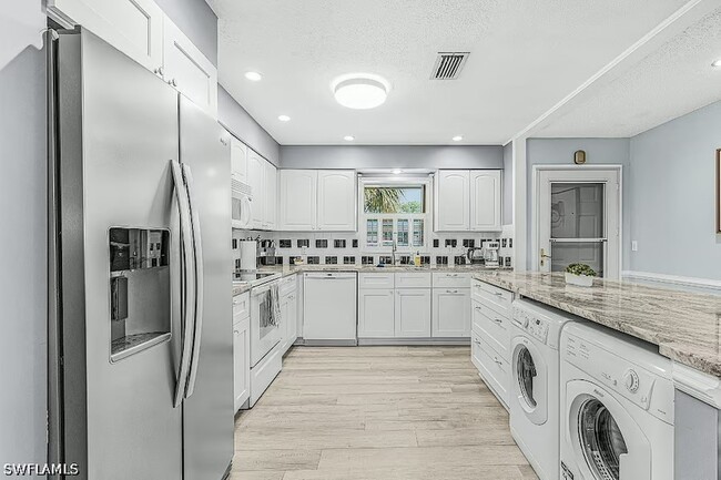 Photo - 600 Valley Stream Dr Unidad F8