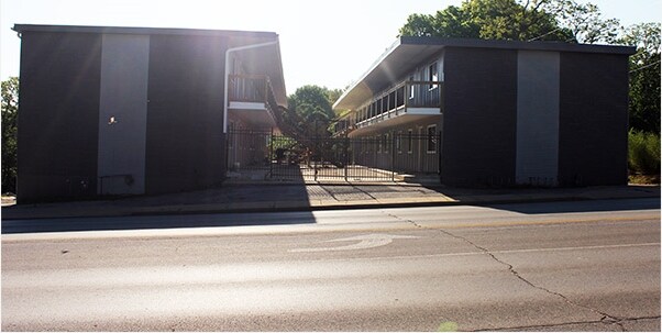Englewood Plaza Apartments - Englewood Plaza Apartments