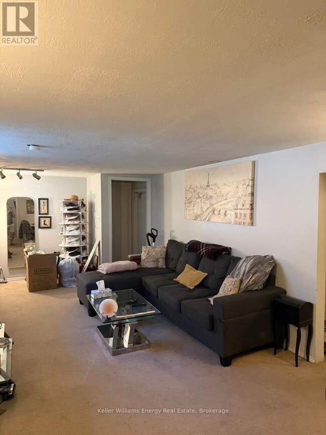 Photo - 713 Yeremi St