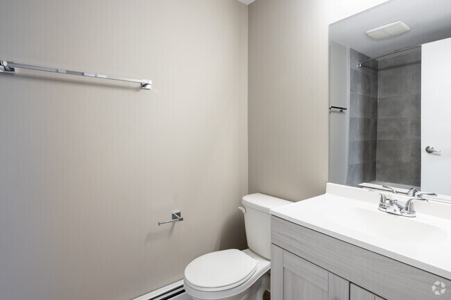 2BR, 1BA - 614SF - Bathroom