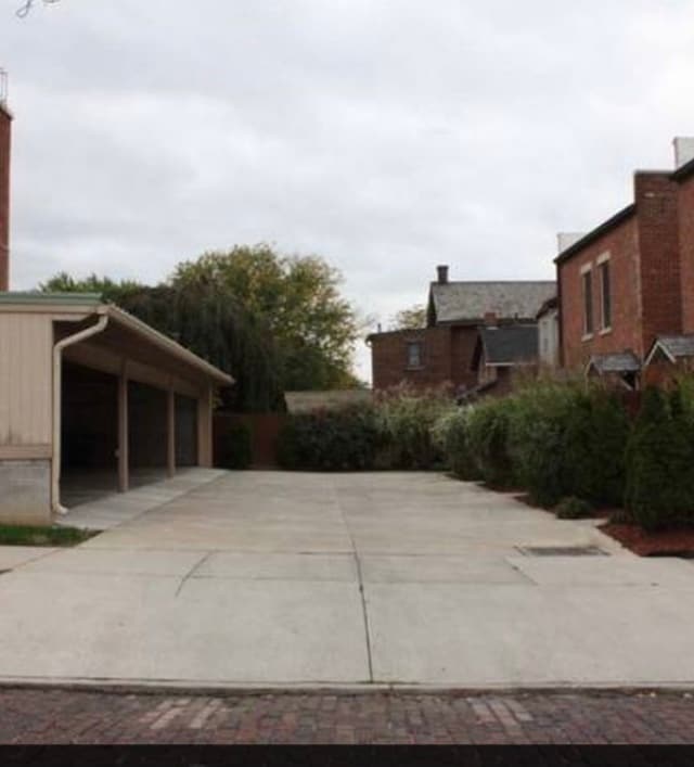 Photo - 744 S Front St