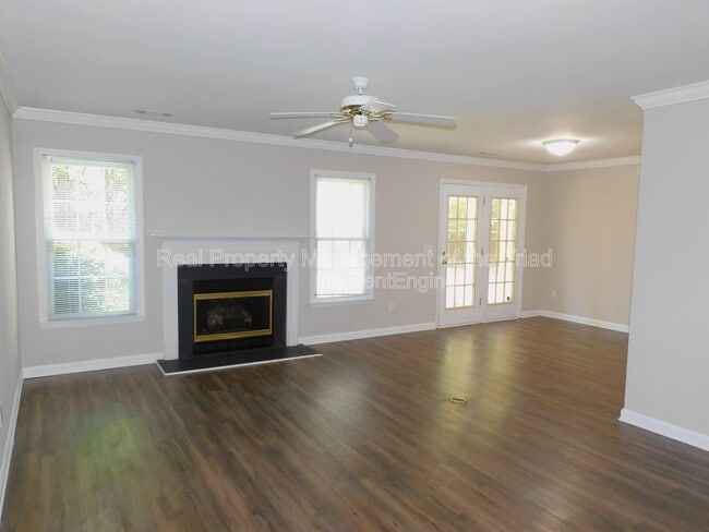 Photo - 5609 Wellsley Dr W