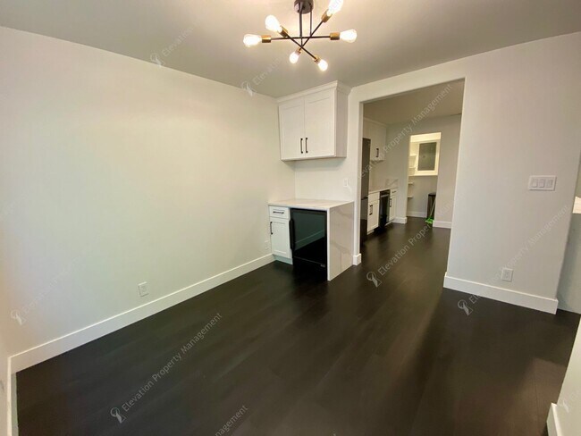 Photo - 111 NW Hawthorne Ave