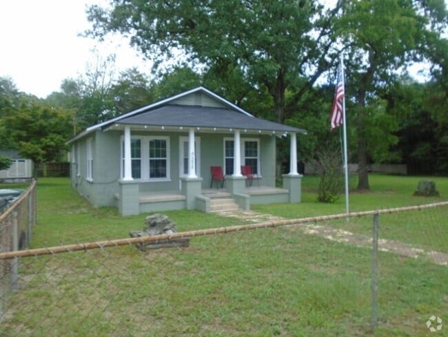 Building Photo - Plenty of Space in Hope Mills! $1050/month! Rental