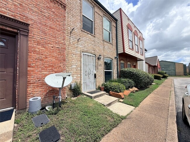 Photo - 7700 Creekbend Dr Unidad 45