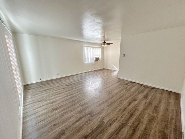 Photo - SPACIOUS 1BD/1BA UNIT INCLUDES 1-CAR GARAGE Unidad 7 Rental
