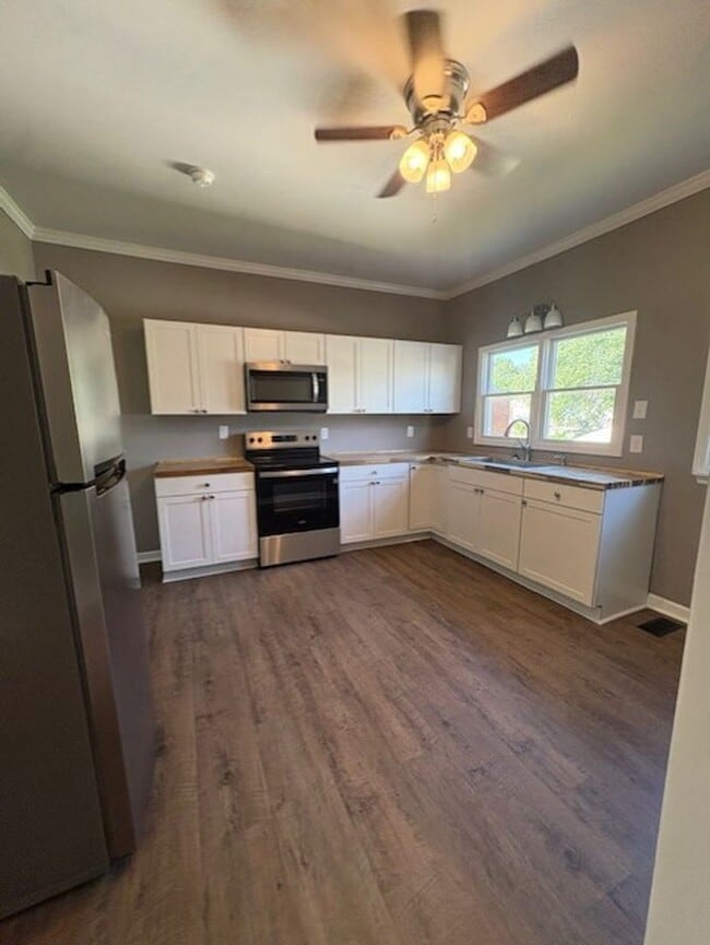 Building Photo - ? Bristol Living at Its Best – Newly Remodeled 2 Bedroom Home!