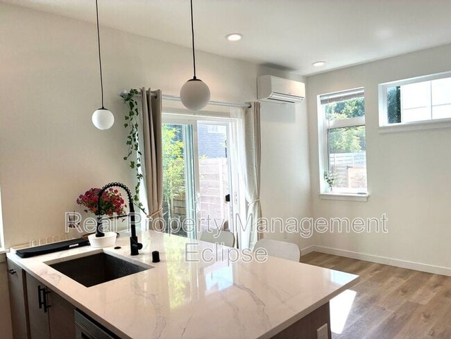 Photo - 2925 39th Ave SW