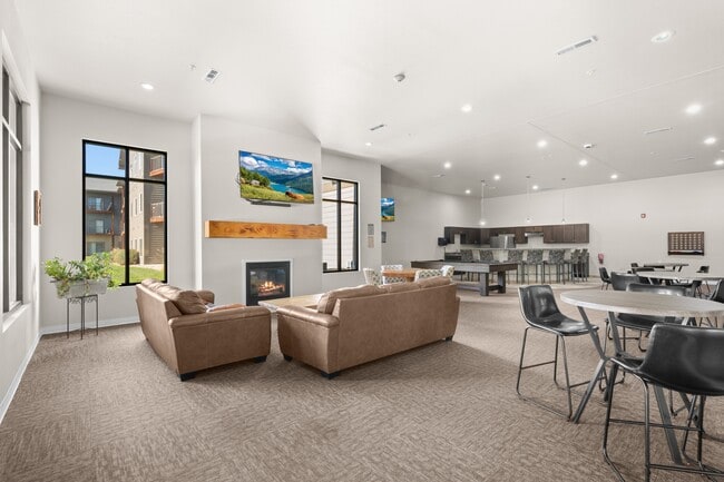 Sala comunitaria de North Highlands - North Highlands Apartments