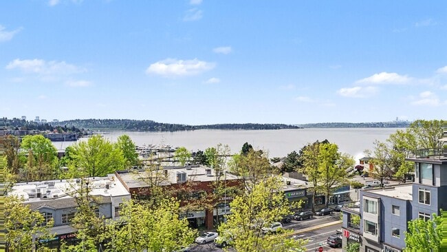 Building Photo - 2Bd/2Ba Kirkland Condo Unit 402