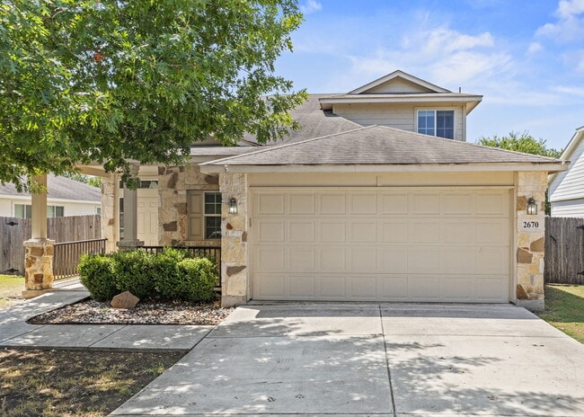 Building Photo - Spacious 4 bedroom, 2.5 bath home in the d...
