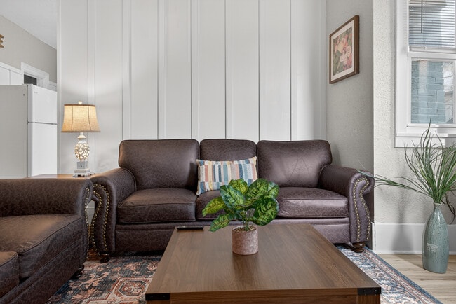 Building Photo - 700 Broadway Ave NW Unit 1A