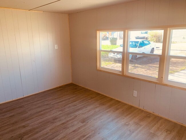 Building Photo - 2 Bedroom 2 bath Mobile Home in Great Falls