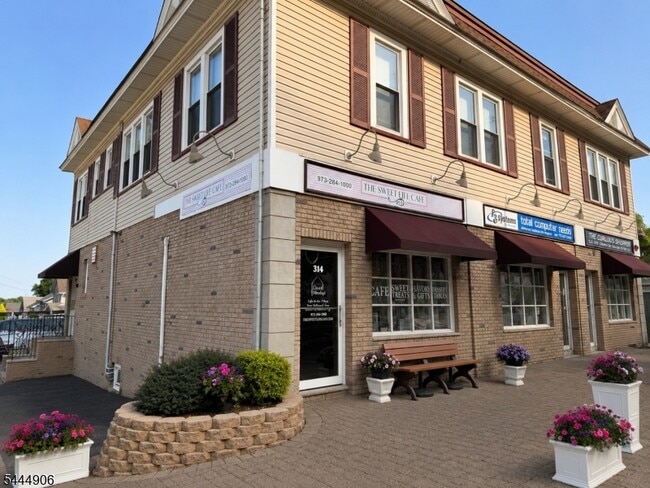Building Photo - 99 Nutley Ave