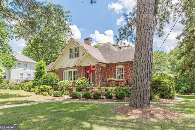 Photo - 1878 Cambridge Ave