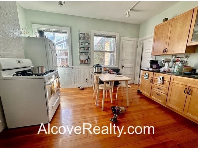 Photo - 77 College Ave Unidad 1