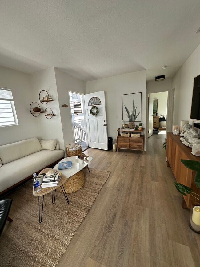 Building Photo - 305 17th Plz Unit B Rental