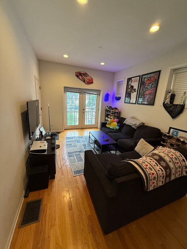 Photo - 1119 W Addison St Unit 1119-1