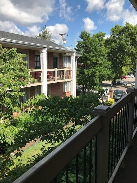 Photo - 1-Bedroom Apartment in Hillsboro West End – Utilities Included