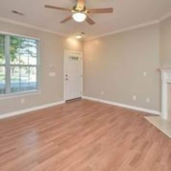 Photo - Lovely, Move in Ready 2 Bedroom in Stallin...