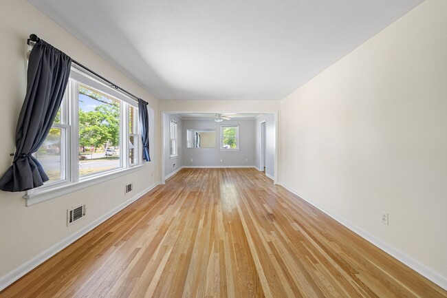 Photo - Beautiful 2 Bedroom Corner Lot Property Near Forest Hill Ave ***Available May 2026***