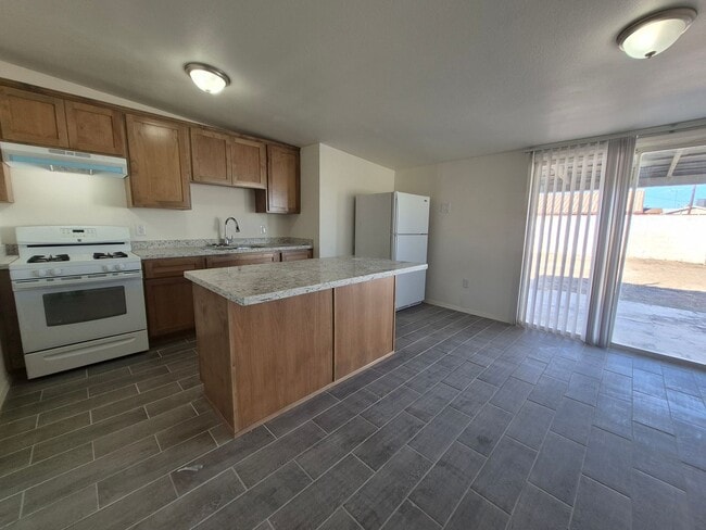 Building Photo - 3 Bedroom 1 Bath House