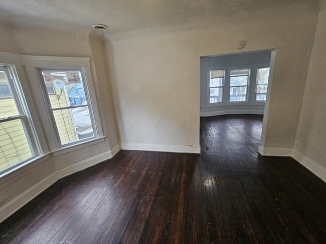 Photo - 686 E 118th St