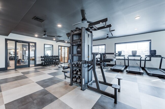 Photo - The Carolinian Apartments