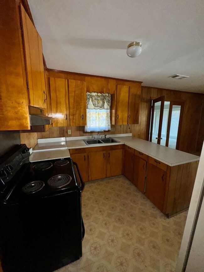 Photo - 3 Bed 2 Bath Brick Home