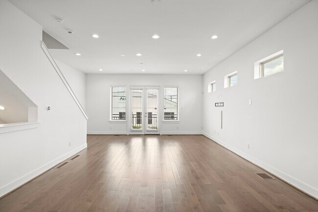 Photo - 2603 Hutchins St