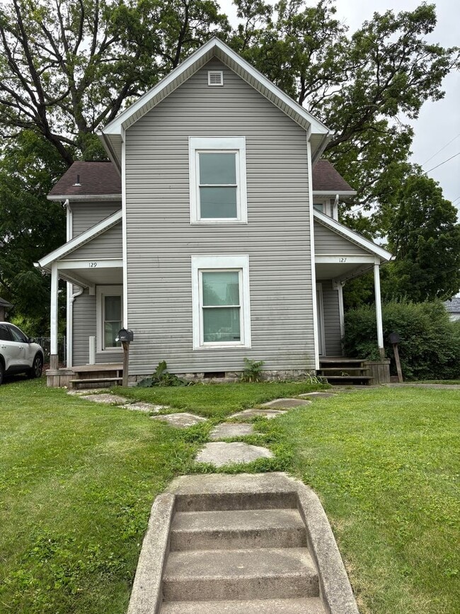 Building Photo - Duplex Unit 129 E. Walnut St.